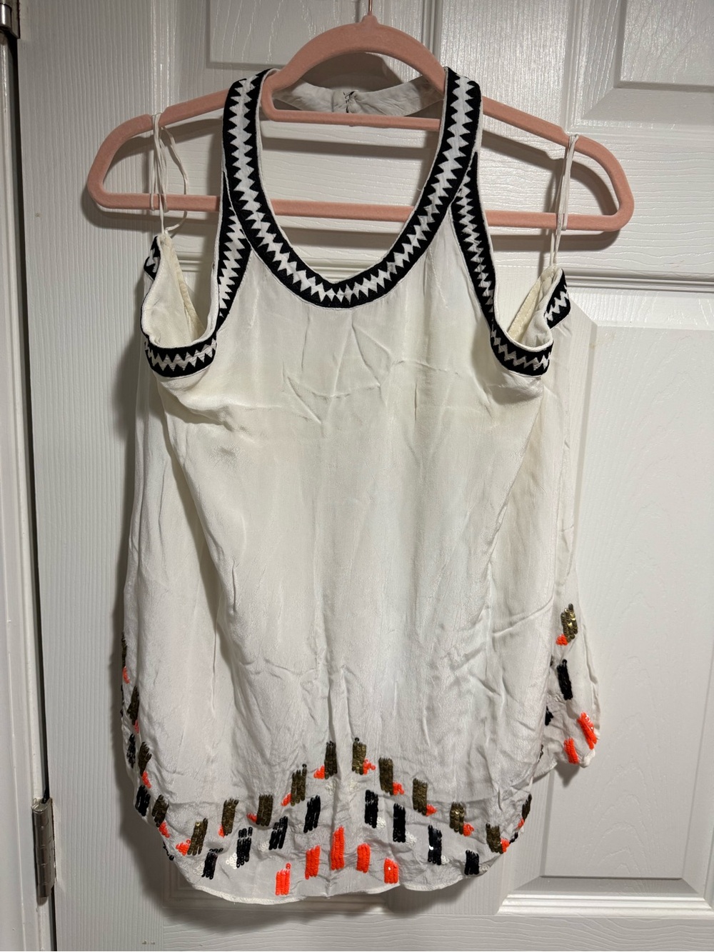 Sleeveless White Embroidered Camisole with Contrast Trim Sz L.     Bg2